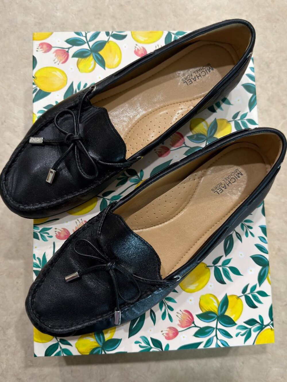 Michael Michael Kors Sutton Moccasin black leather flats with bow details - Size